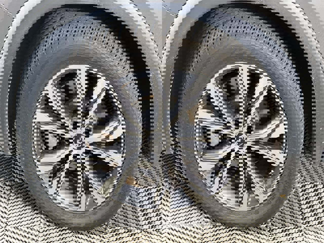 Used 2018 INFINITI QX30 Premium w/ Navigation Package image 11