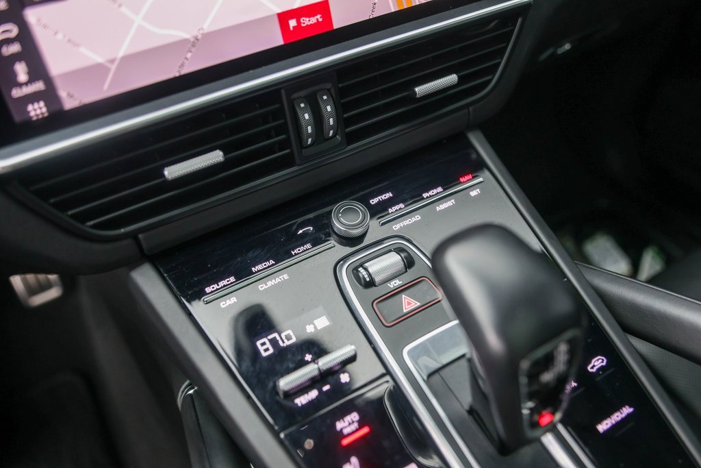 Used 2020 Porsche Cayenne Turbo w/ Assistance Package image 18