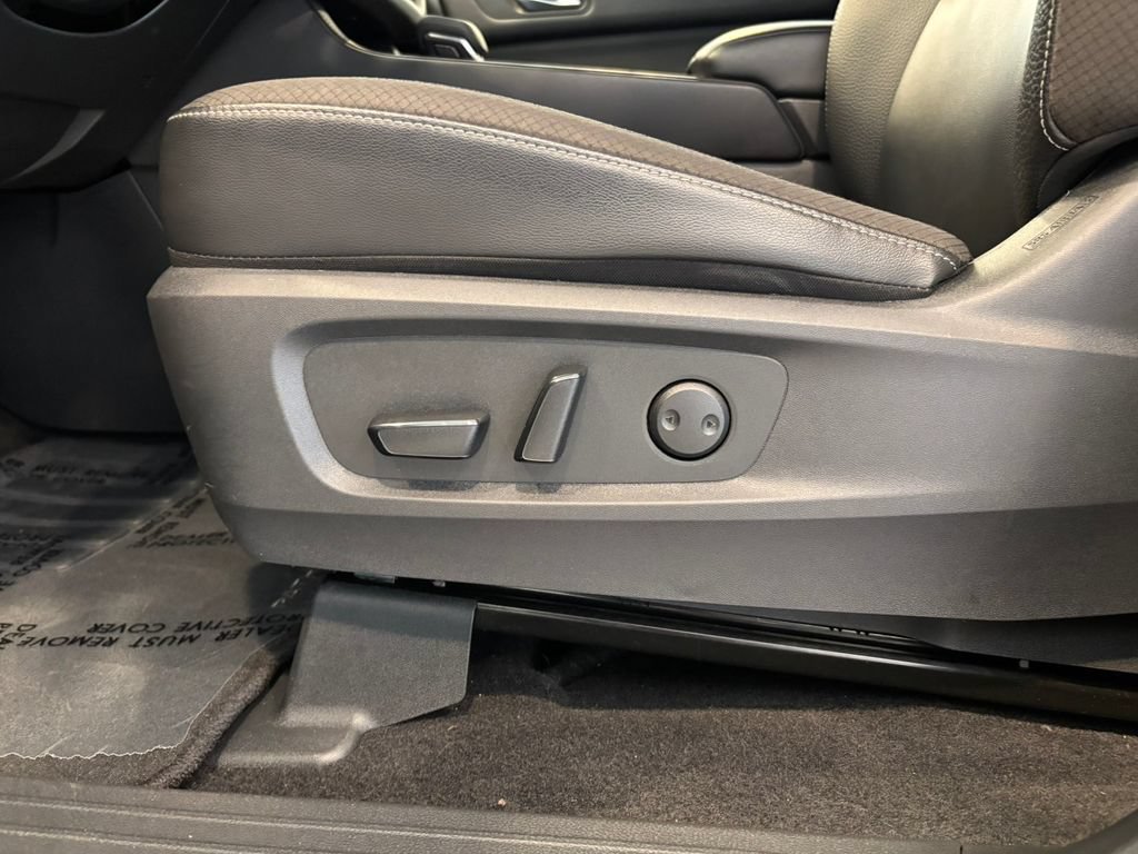 Certified 2025 Nissan Pathfinder SL AWD/4WD image 17