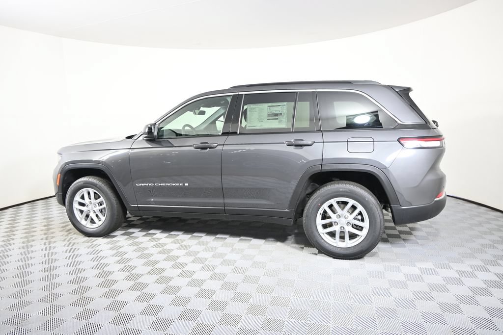New 2026 Jeep Grand Cherokee Laredo w/ Trailer Tow Package AWD/4WD image 3