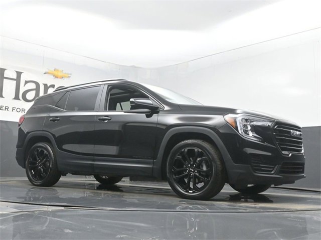 Used 2022 GMC Terrain SLE w/ Driver Convenience Package image 2