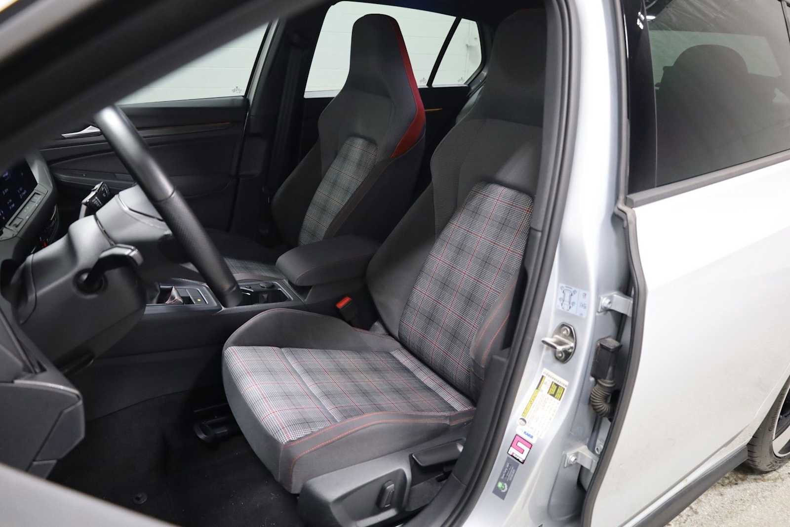 Used 2022 Volkswagen GTI SE image 5