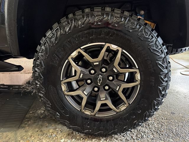 Certified 2025 Chevrolet Colorado ZR2 w/ Technology Package AWD/4WD image 10