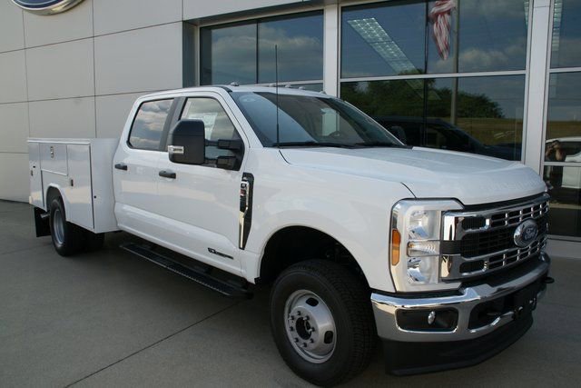 New 2026 Ford F350 XL w/ XL Chrome Package image 2