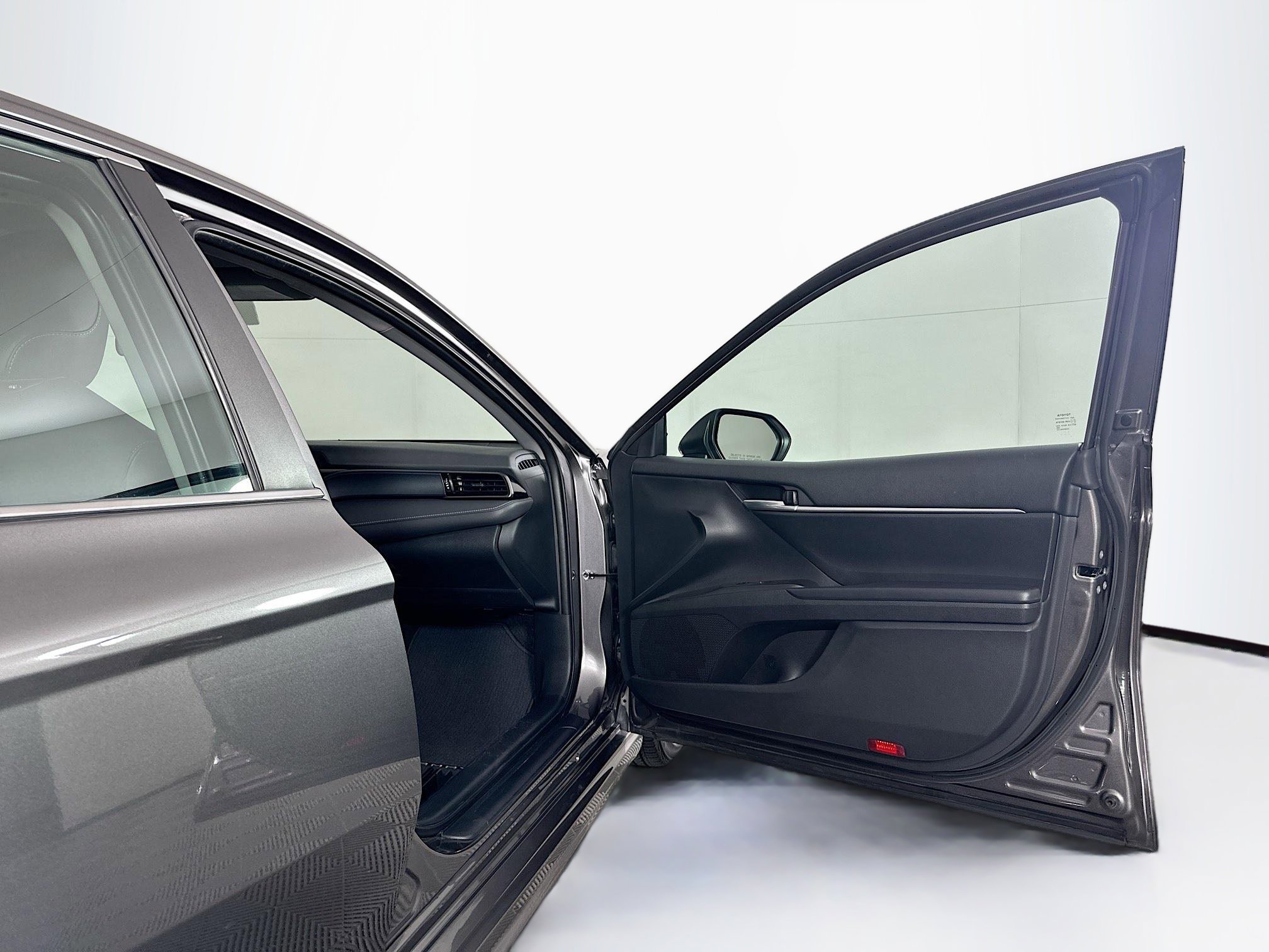 Used 2024 Toyota Camry SE FWD image 30