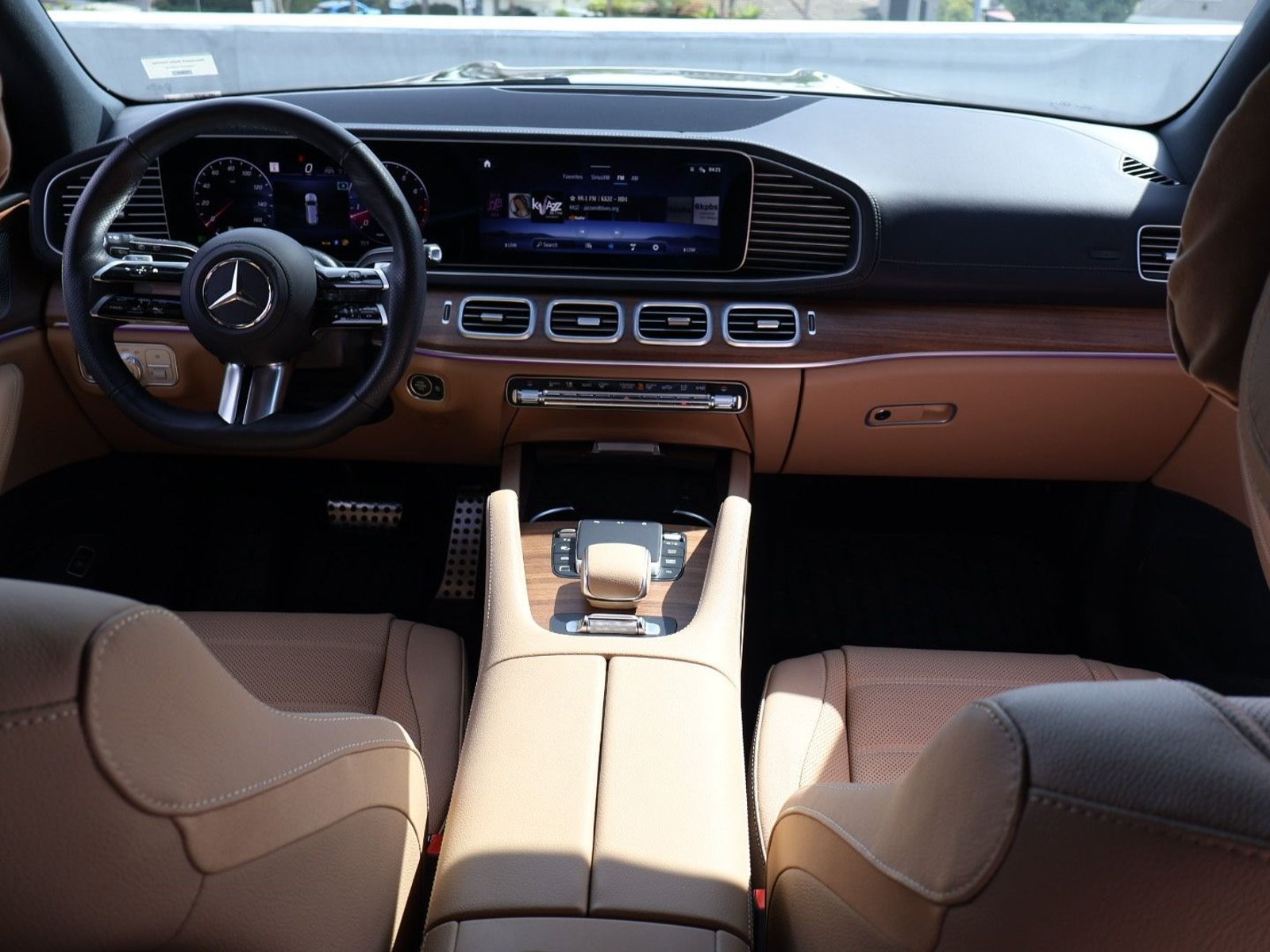 Used 2025 Mercedes-Benz GLS 580 4MATIC image 21