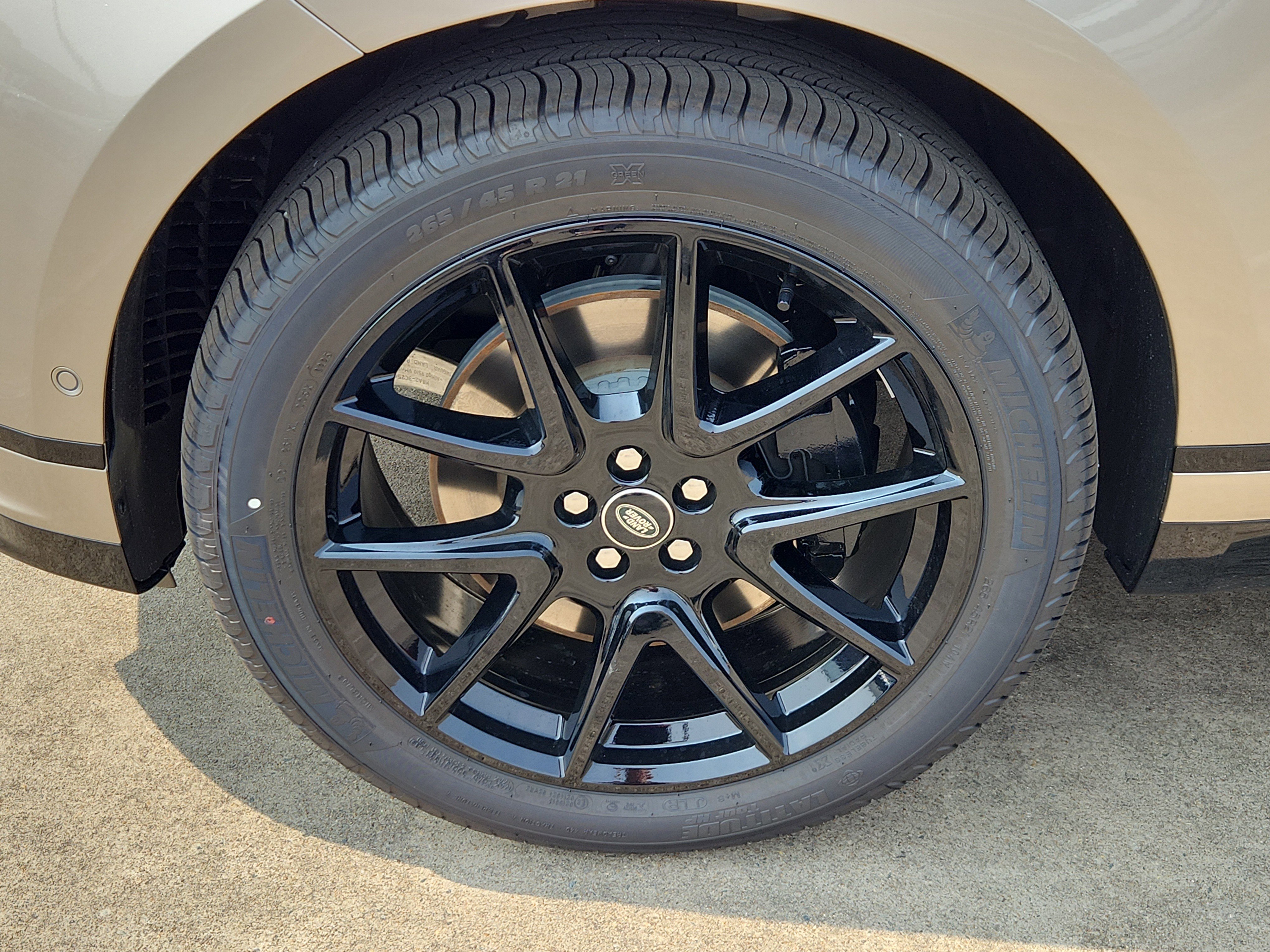 Used 2026 Land Rover Range Rover Velar Dynamic SE image 9