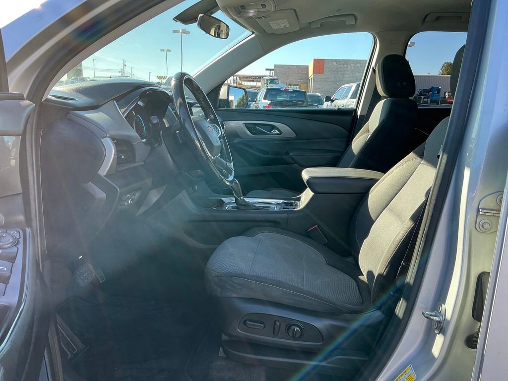 Used 2020 Chevrolet Traverse LT image 13