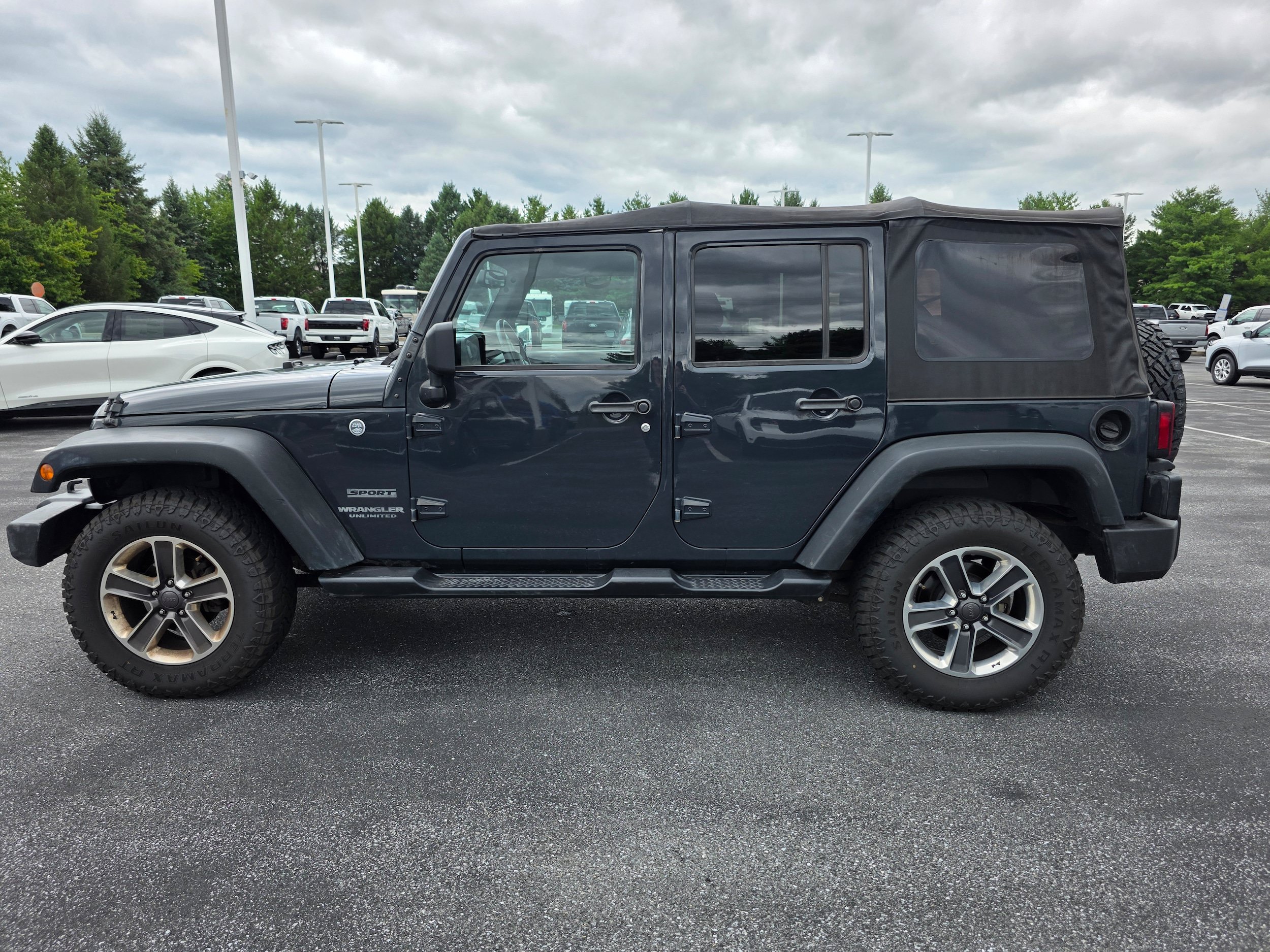 Used 2017 Jeep Wrangler Unlimited Sport w/ Quick Order Package 24S AWD/4WD image 2