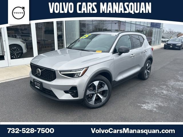 Certified 2025 Volvo XC40 B5 Plus image 1