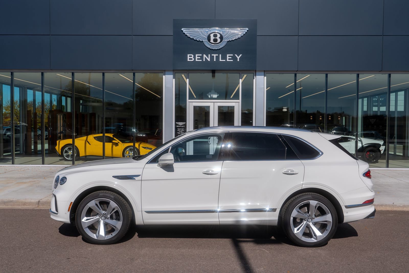 Used 2025 Bentley Bentayga image 7