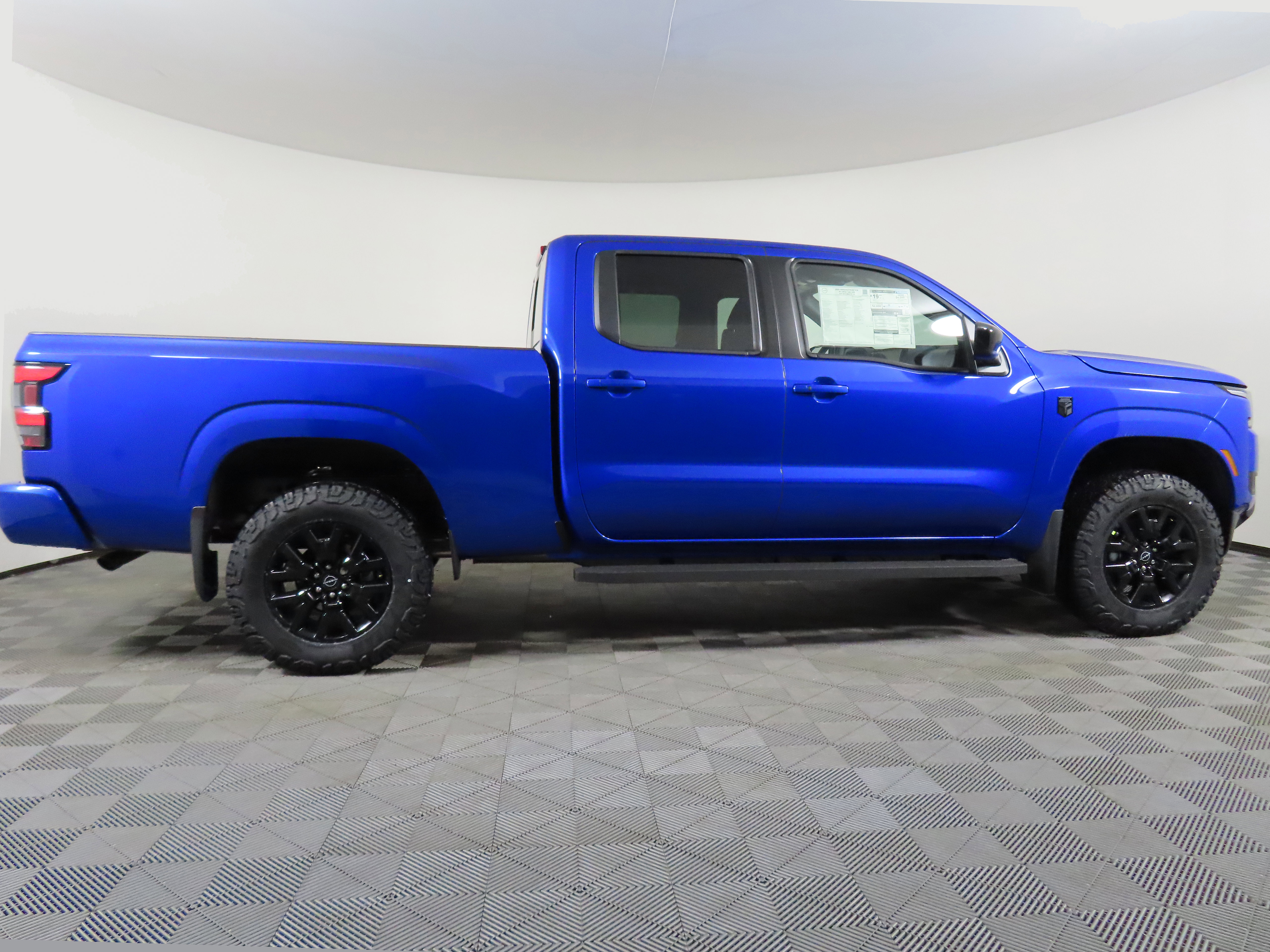 New 2026 Nissan Frontier SV w/ SV Convenience Package image 2