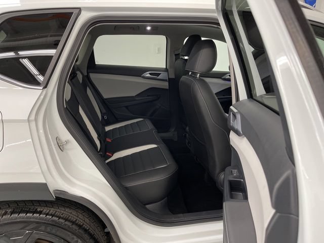 Used 2025 Volkswagen Taos SEL AWD/4WD image 10