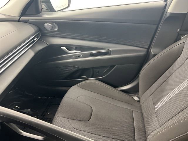 Used 2025 Hyundai Elantra SE image 18
