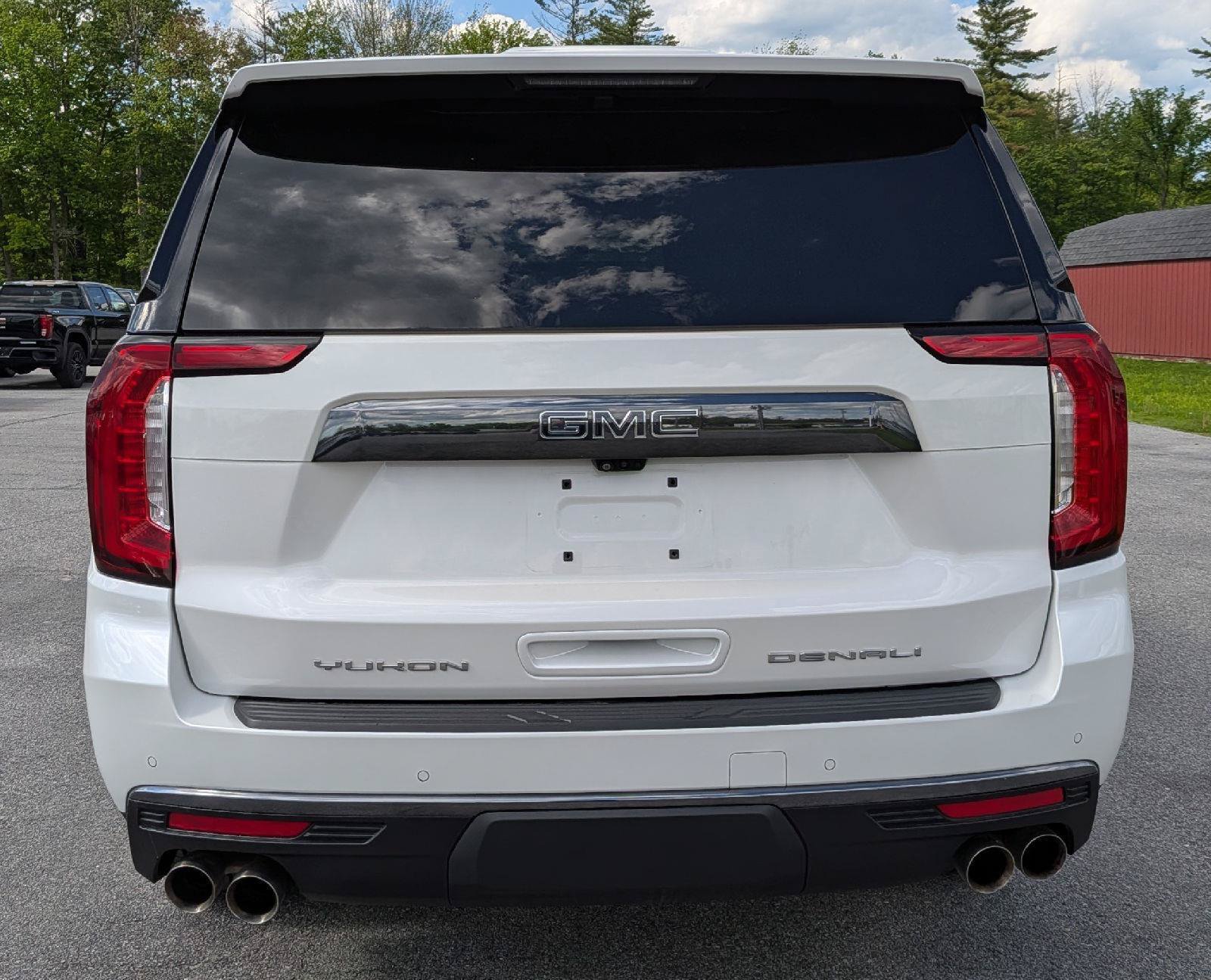 Used 2023 GMC Yukon XL Denali Ultimate AWD/4WD image 10