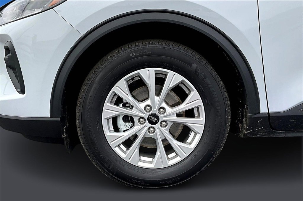 New 2025 Ford Escape Active w/ Active Premium Tech Pack image 13