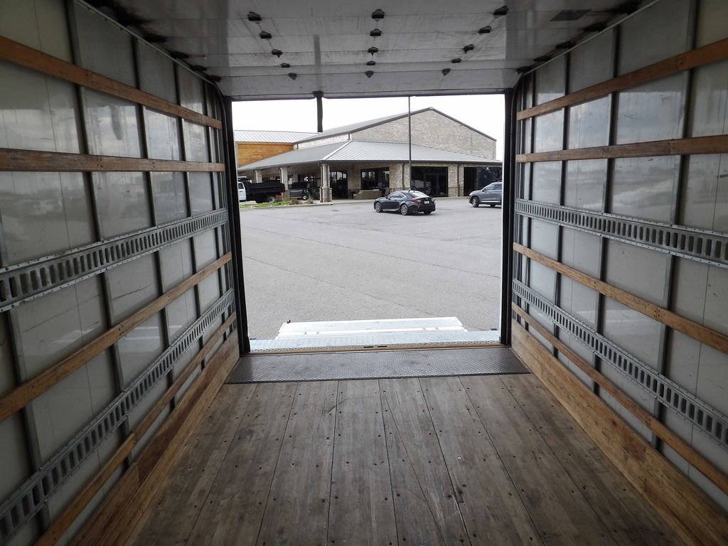 Used 2020 Isuzu NPR RWD image 41