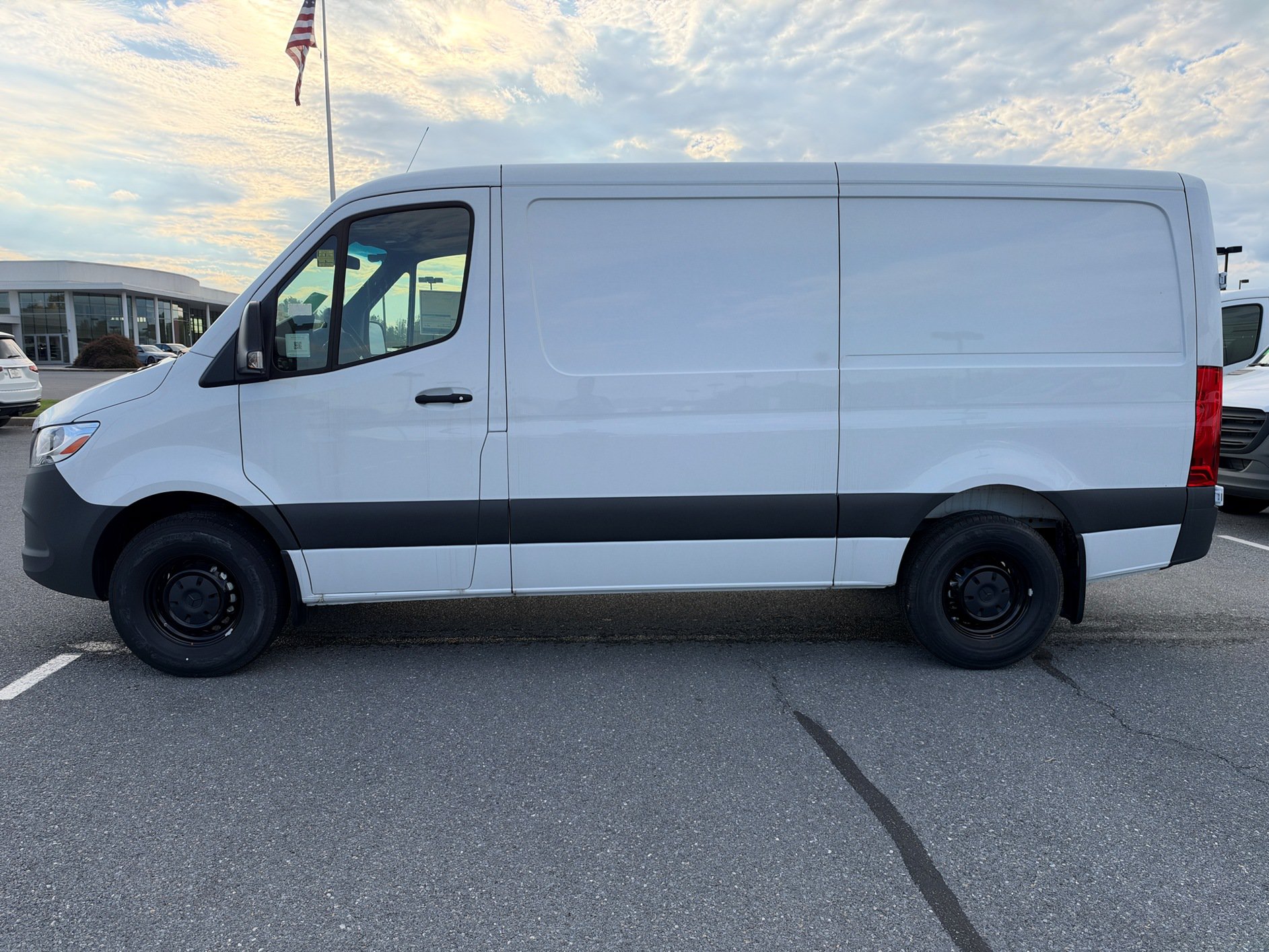 Used 2025 Mercedes-Benz Sprinter 2500 image 7
