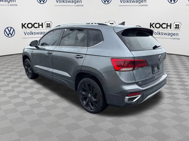 Used 2023 Volkswagen Taos SE w/ Panoramic Sunroof Package FWD image 6
