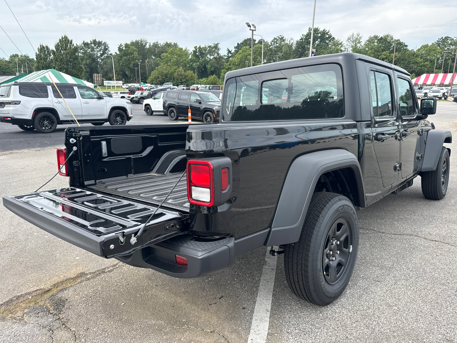 New 2026 Jeep Gladiator Sport AWD/4WD image 18