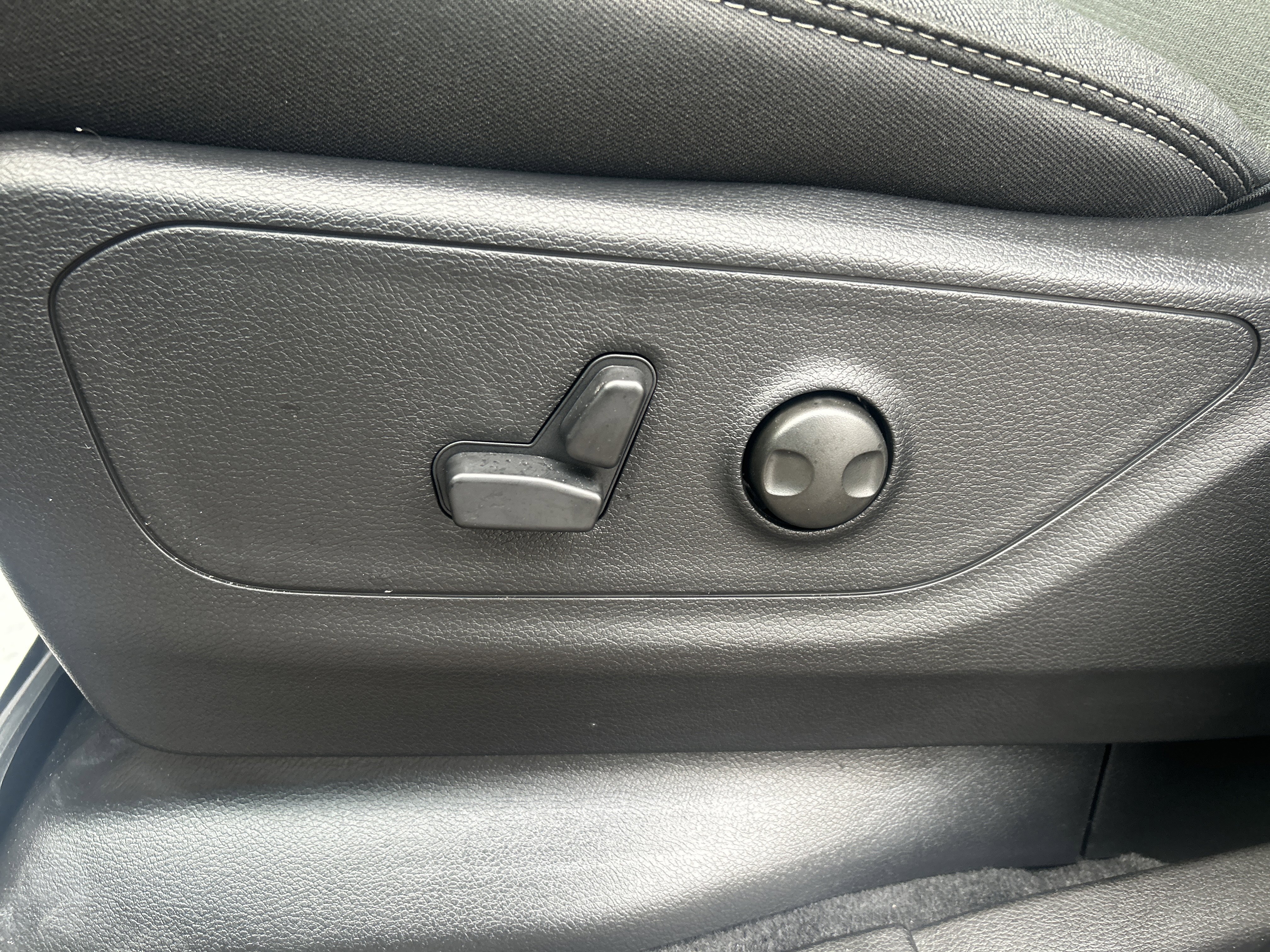 New 2026 RAM 1500 4x4 Crew Cab image 16