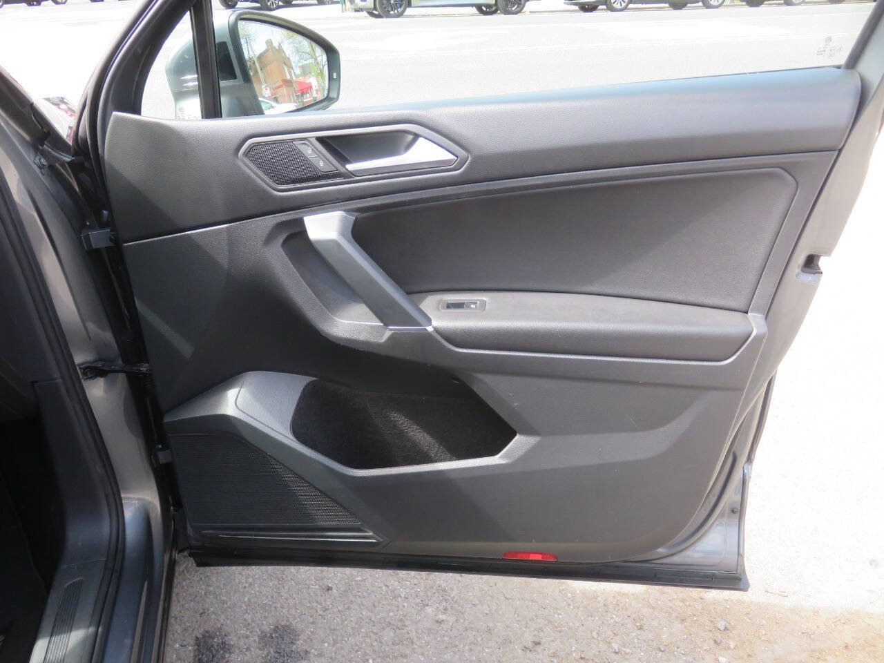 Used 2020 Volkswagen Tiguan S FWD image 29
