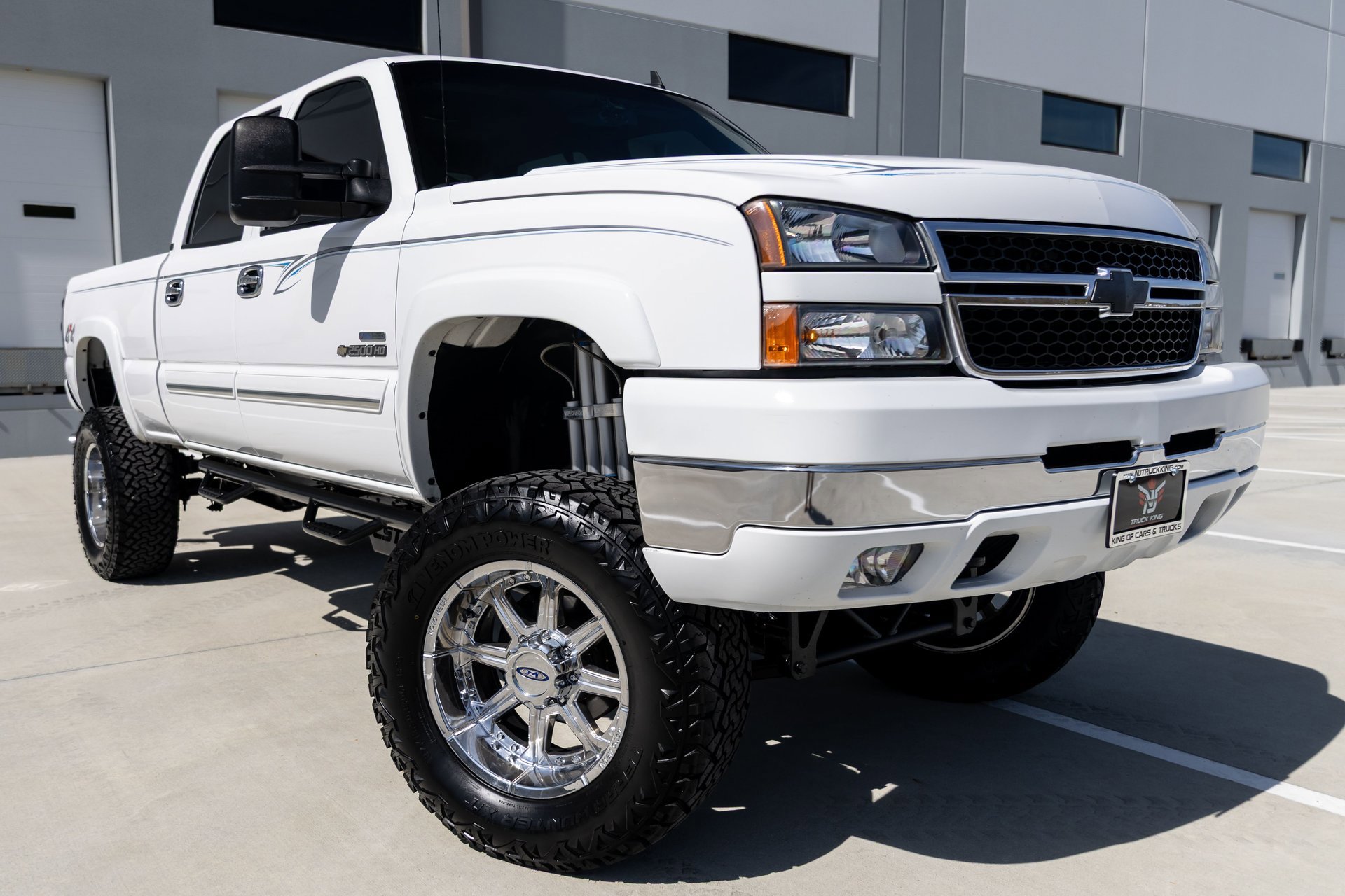 Used 2006 Chevrolet Silverado 2500 LT w/ Heavy-Duty Power Package image 4