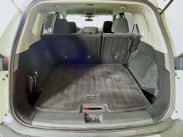 Used 2022 Nissan Rogue SV image 25