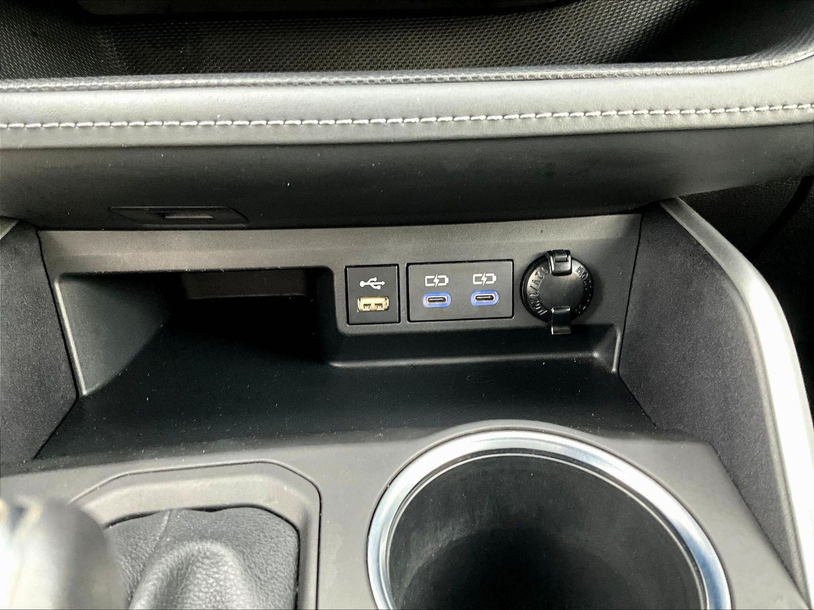 Used 2022 Toyota Highlander LE AWD/4WD image 16