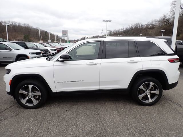 Used 2023 Jeep Grand Cherokee Limited image 2
