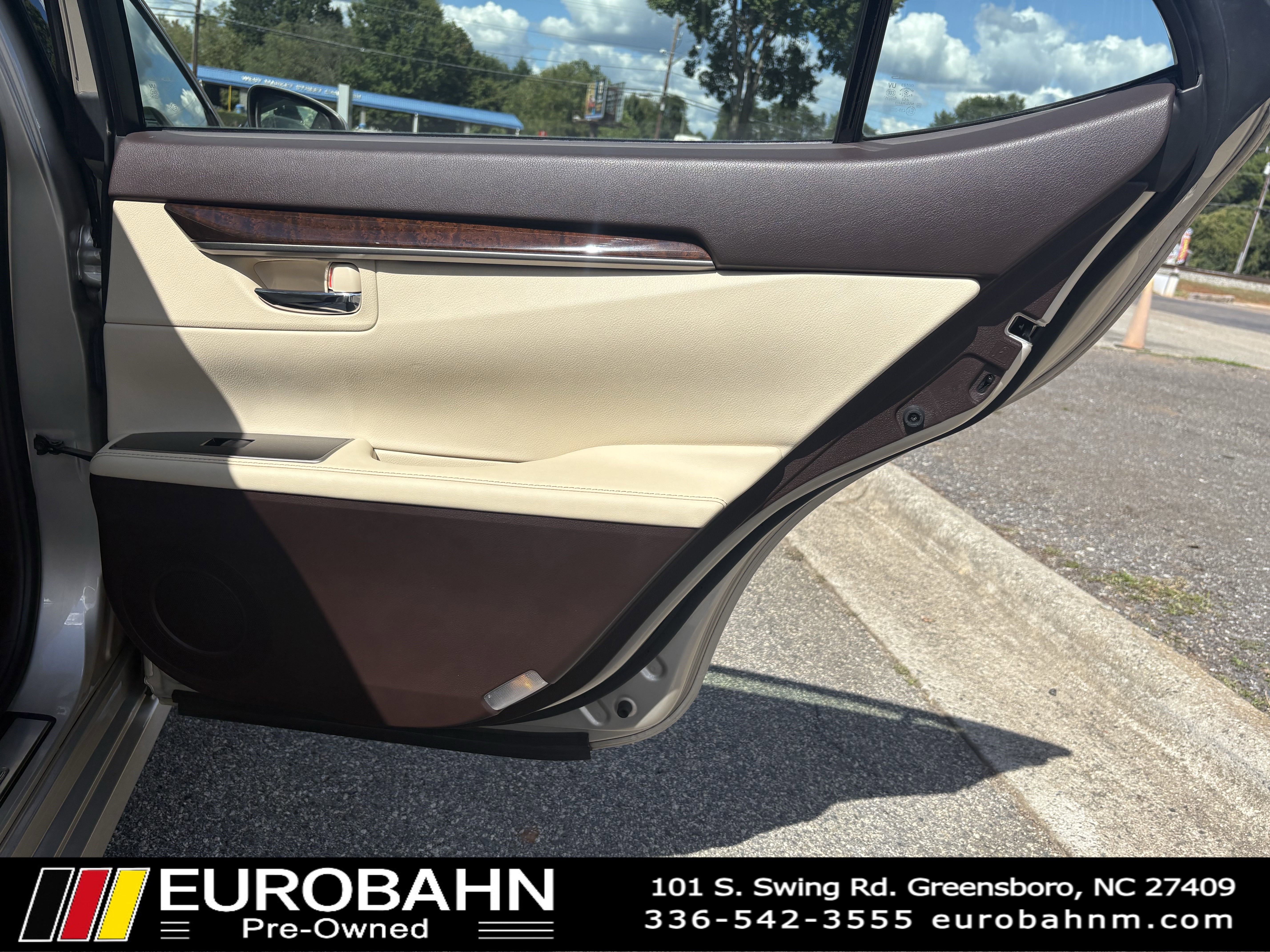 Used 2016 Lexus ES 350 w/ Premium Package w/Wood Trim image 13