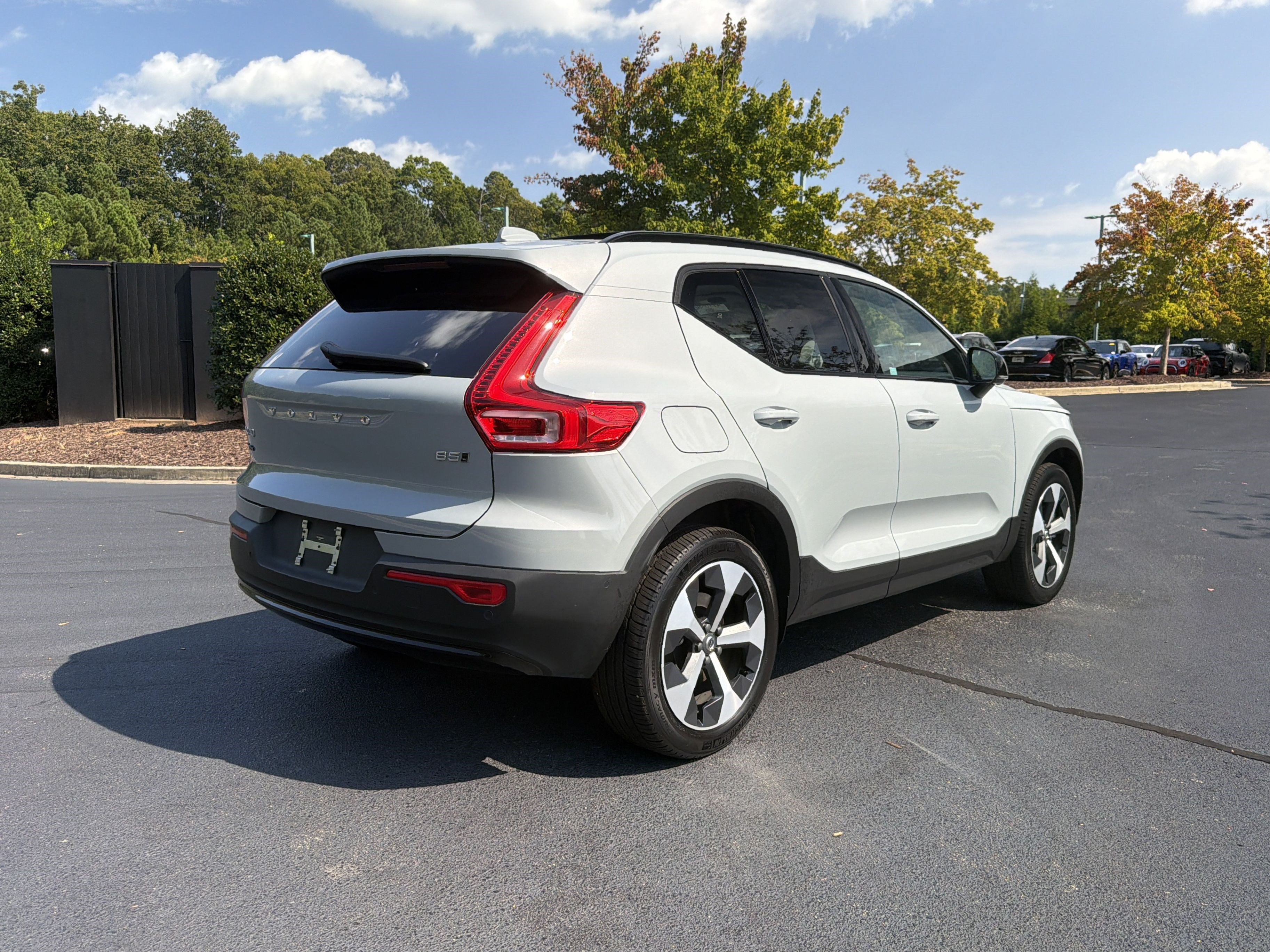 Used 2025 Volvo XC40 B5 Plus w/ Protection Package Premier AWD/4WD image 3