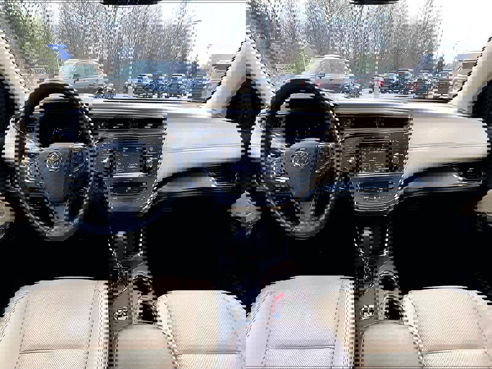 Used 2018 Toyota Avalon Limited image 21