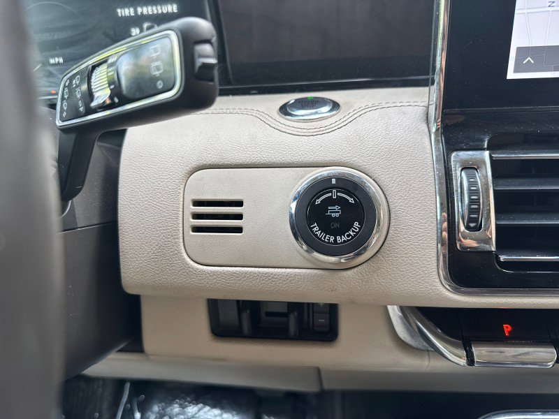 Used 2021 Lincoln Navigator L Reserve w/ Luxury Package AWD/4WD image 22
