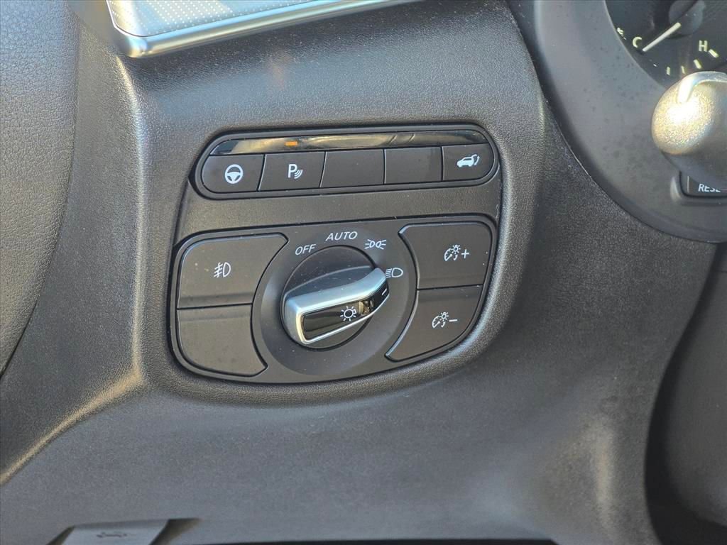 Used 2021 INFINITI QX50 Essential w/ Convenience Package image 8