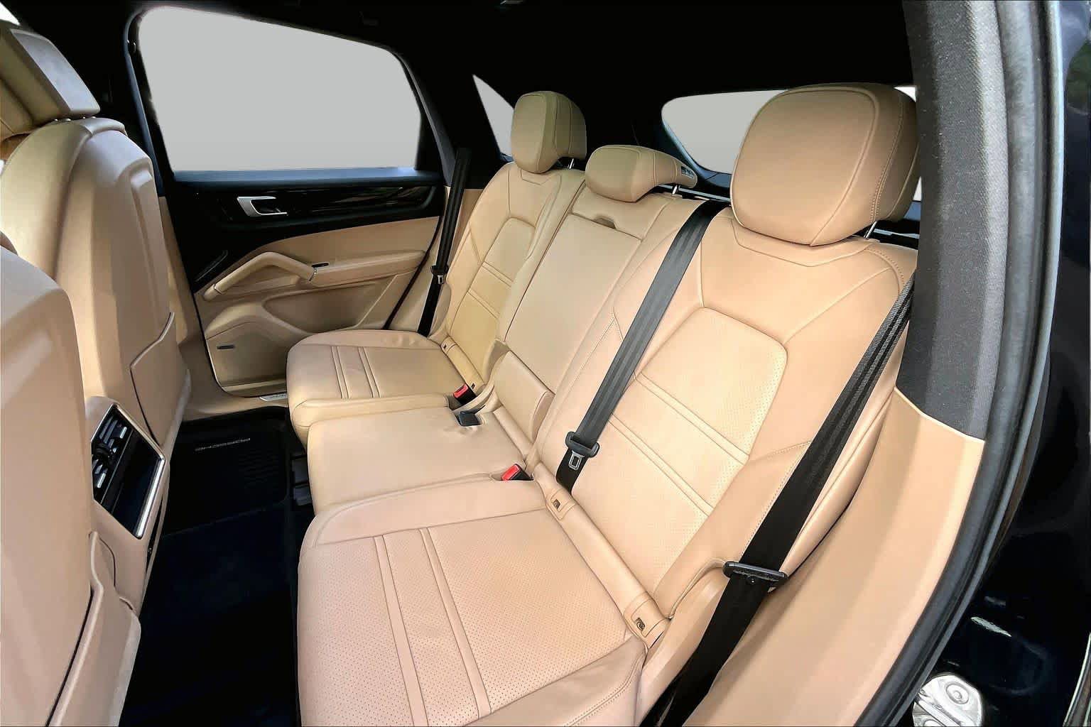 Used 2021 Porsche Cayenne AWD/4WD image 19