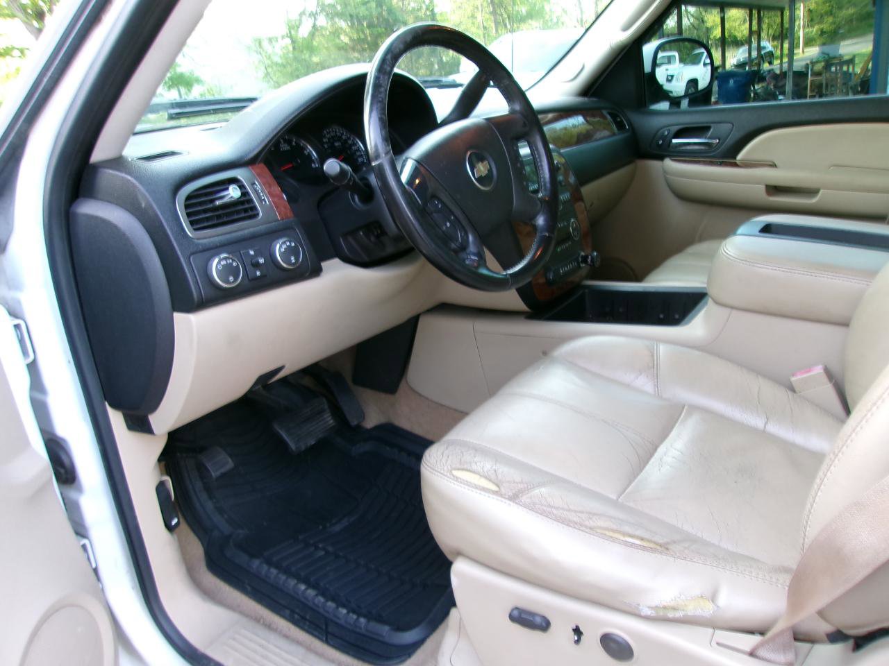 Used 2007 Chevrolet Silverado 1500 LTZ w/ Safety Package AWD/4WD image 12