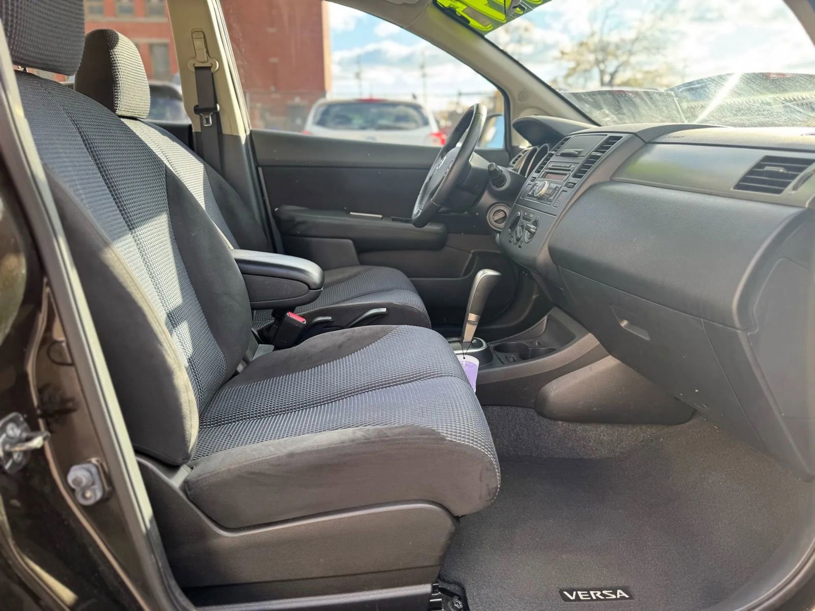 Used 2011 Nissan Versa SL w/ Premium Pkg FWD image 12