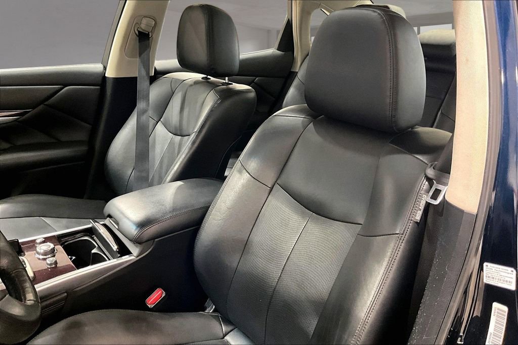 Used 2019 INFINITI Q70 Luxe image 21