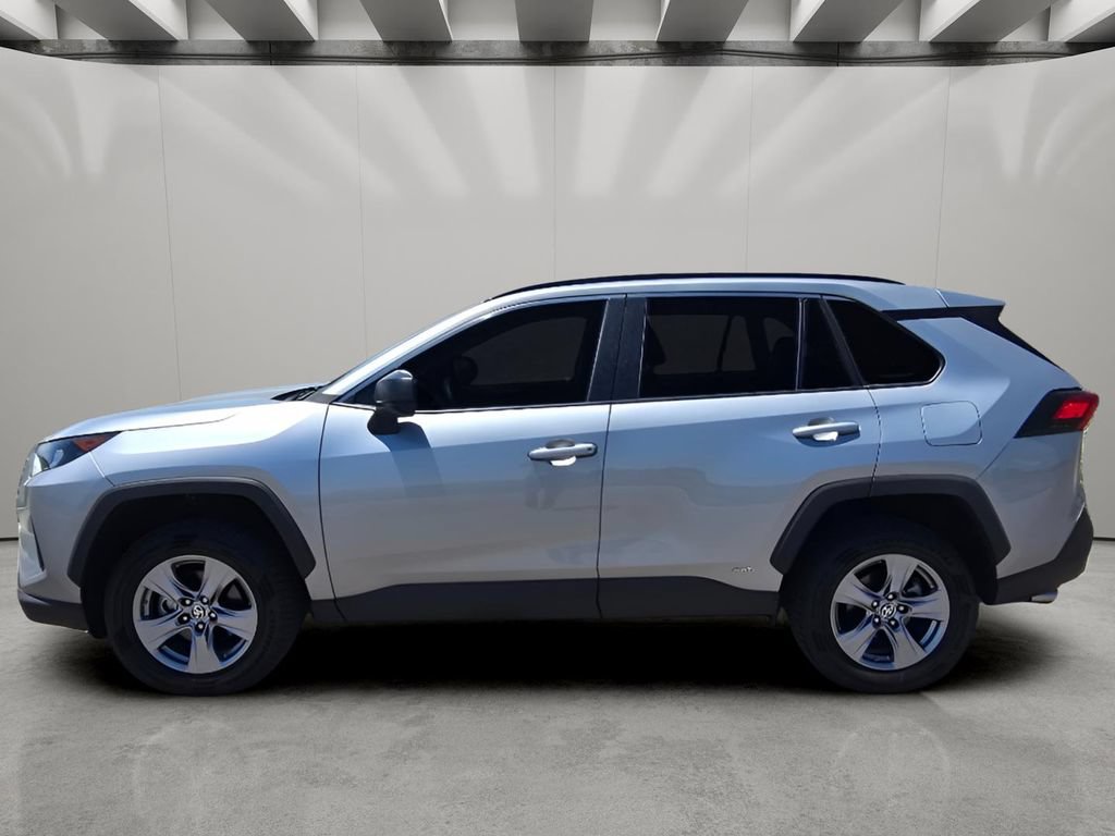 Used 2022 Toyota RAV4 LE AWD/4WD image 2