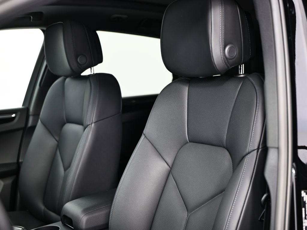 New 2026 Porsche Macan AWD/4WD image 24