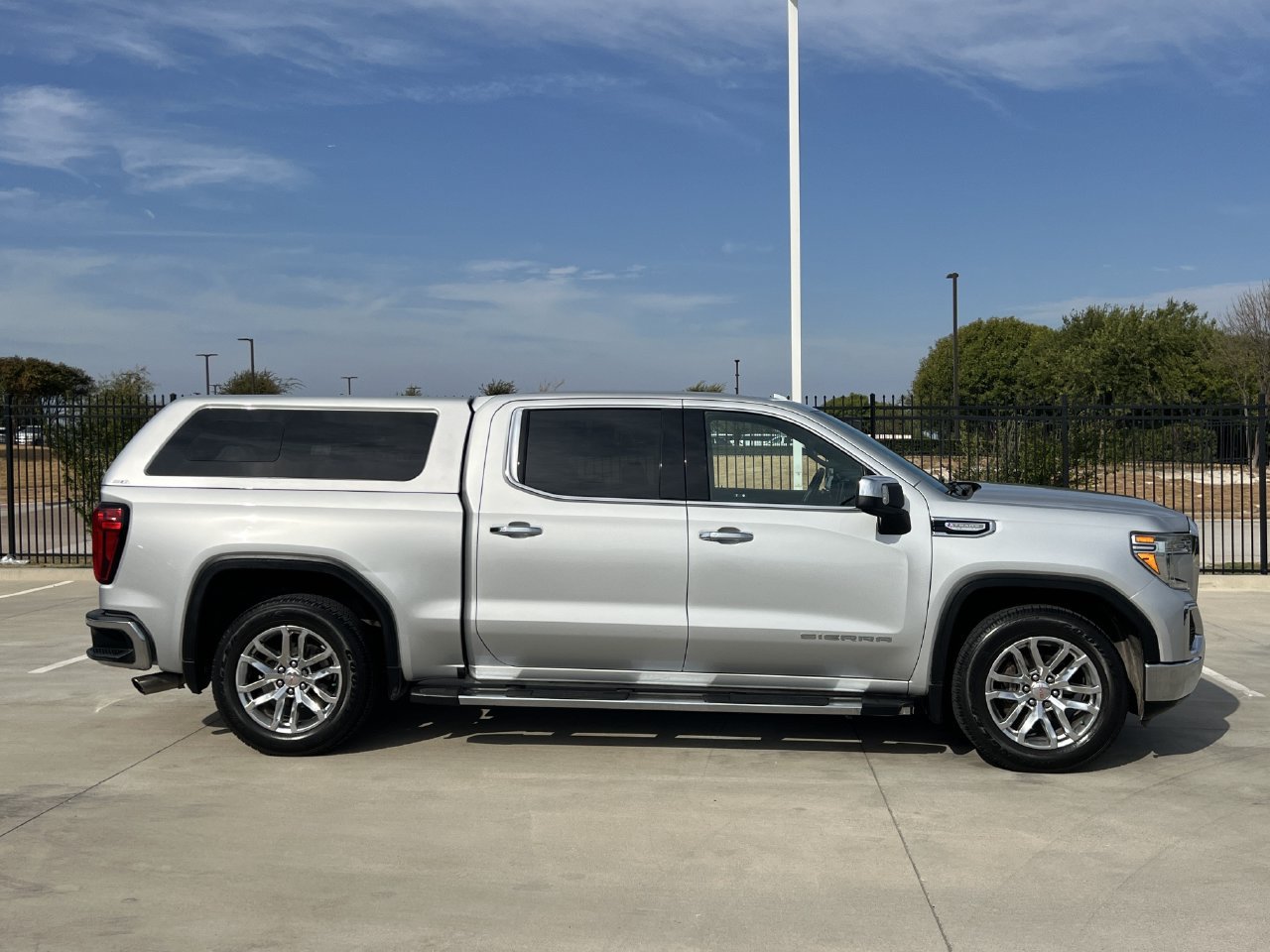 Used 2020 GMC Sierra 1500 SLT RWD image 3