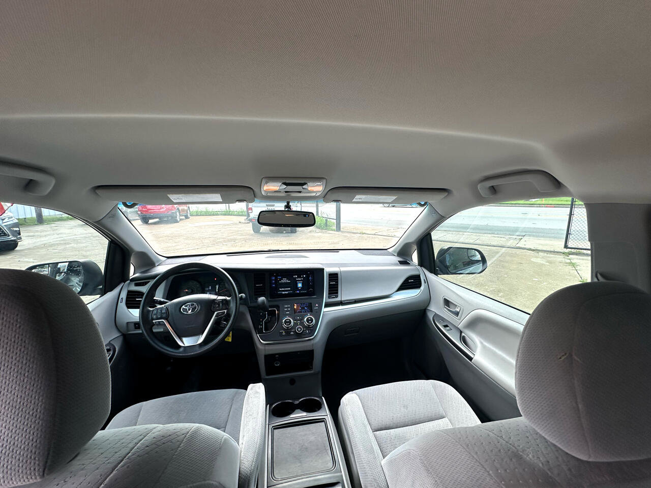 Used 2015 Toyota Sienna LE image 9