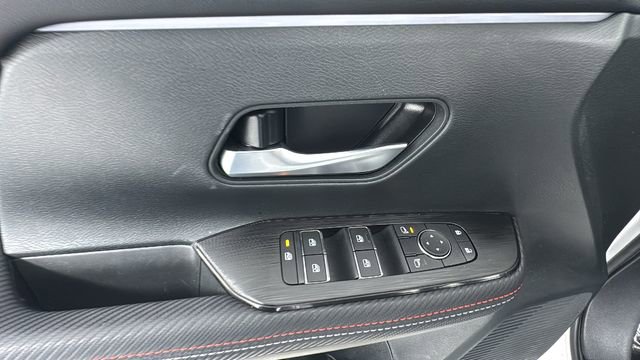 Certified 2025 Nissan Kicks SR image 19