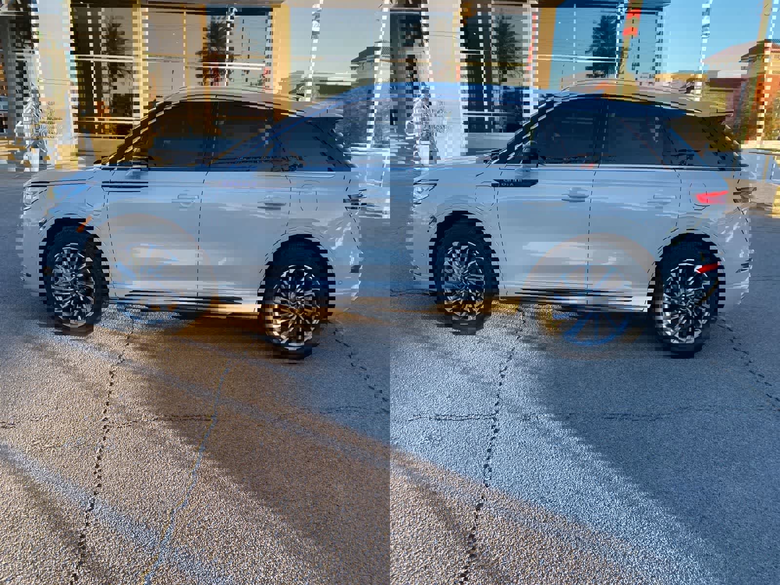 Used 2022 Lincoln Corsair Grand Touring w/ Elements Technology Bundle image 9