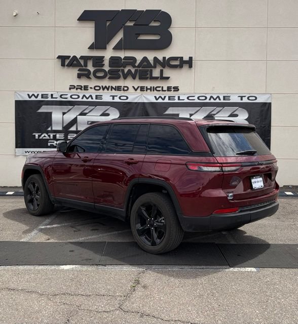 Used 2025 Jeep Grand Cherokee Altitude AWD/4WD image 10