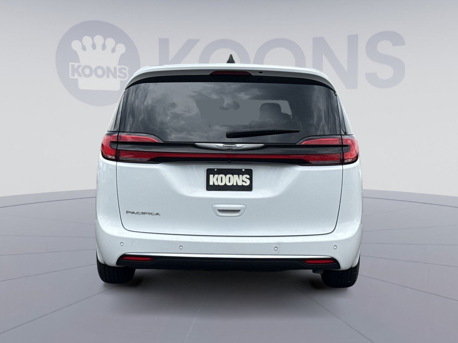 Used 2024 Chrysler Pacifica Touring-L FWD image 5