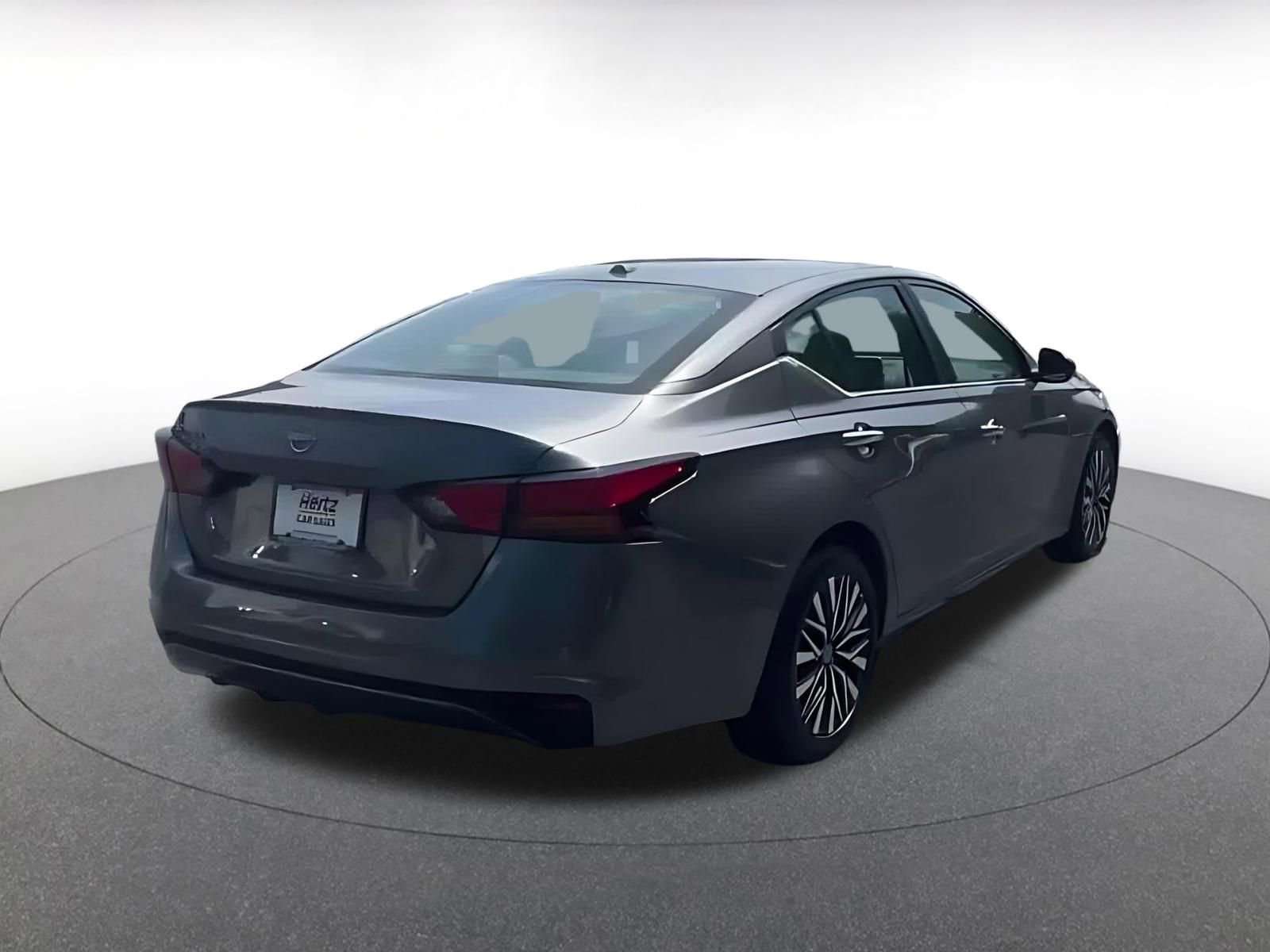 Used 2025 Nissan Altima 2.5 SV image 15