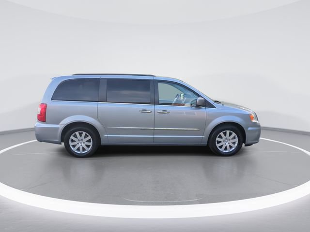 Used 2015 Chrysler Town & Country Touring w/ Driver Convenience Group image 9