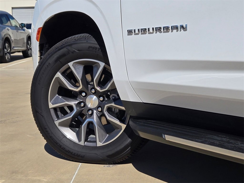 Used 2023 Chevrolet Suburban LS image 31